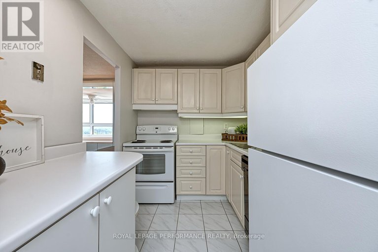 28889215/607-1356-meadowlands-drive-e/borden-farmstewart-farmcarleton-heightsparkwood-hills/ottawa/ontario/K2E6K6_21