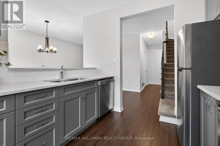 29602221/805-kiniw-private/cfb-rockcliffe-and-area/ottawa/ontario/K1K4Z4_12