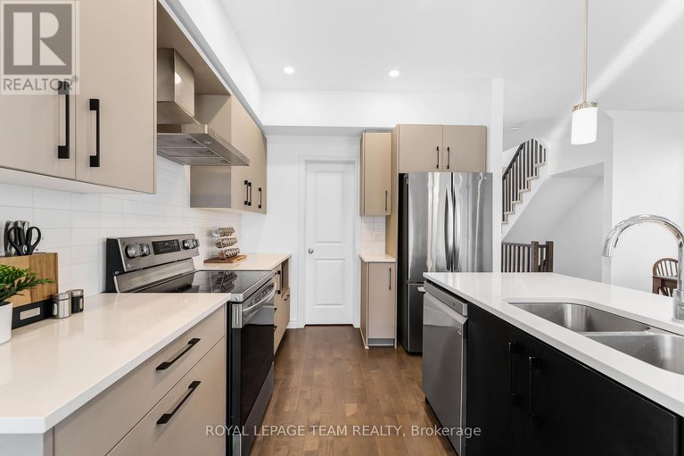 28517171/393-cornice-st-street/mer-bleuebradley-estatesanderson-park/ottawa/ontario/K1W0P6_5