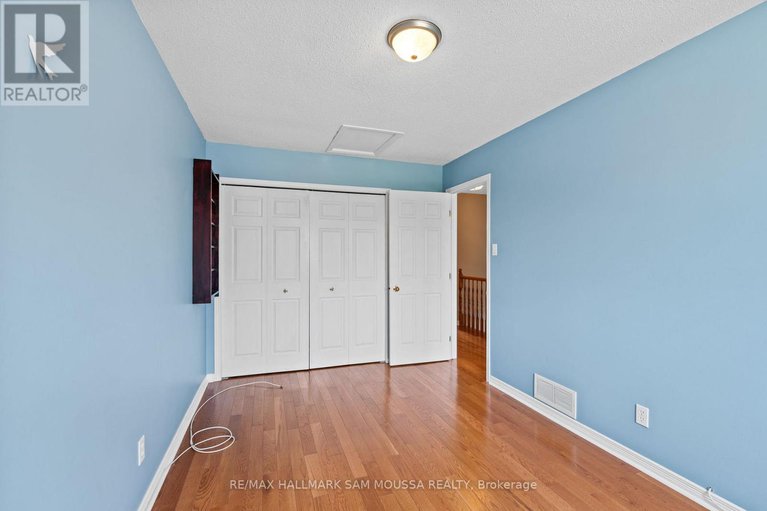 28323981/11-highmont-court/kanata-lakesheritage-hills/ottawa/ontario/K2T1B3_29