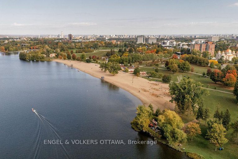 29204141/12-bayside-private/mooneys-bayriverside-park/ottawa/ontario/K1V9R3_2