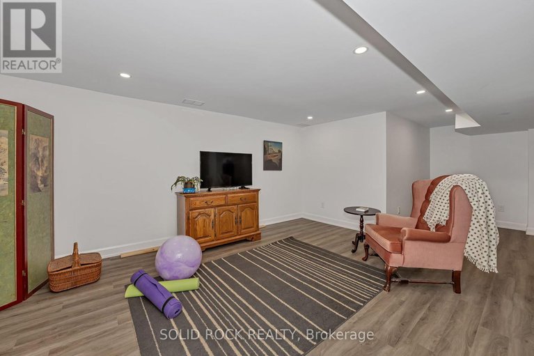 28414092/1229-erindale-drive/copeland-park/ottawa/ontario/K2C2G2_25