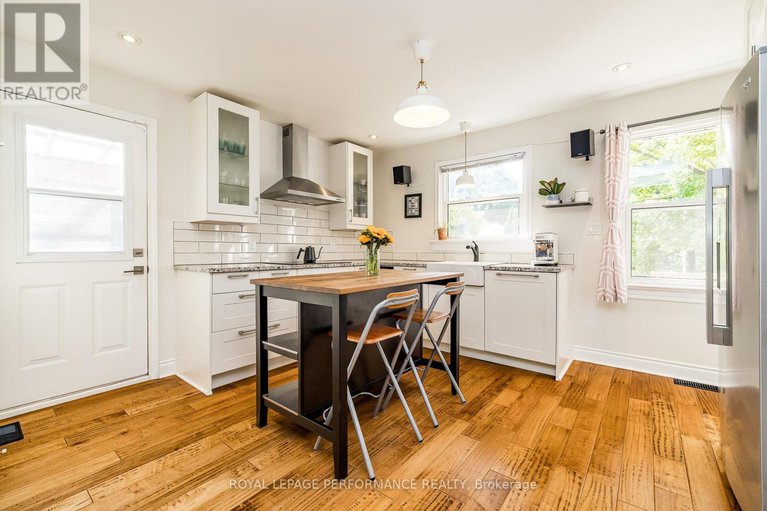 28842718/343-fullerton-avenue/overbrookcastle-heights/ottawa/ontario/K1K1K2_13