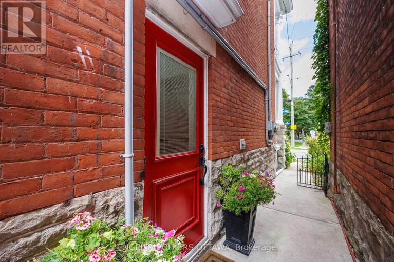 28640423/172-cartier-street-n/ottawa-centregolden-triangle/ottawa/ontario/K2P1K9_36