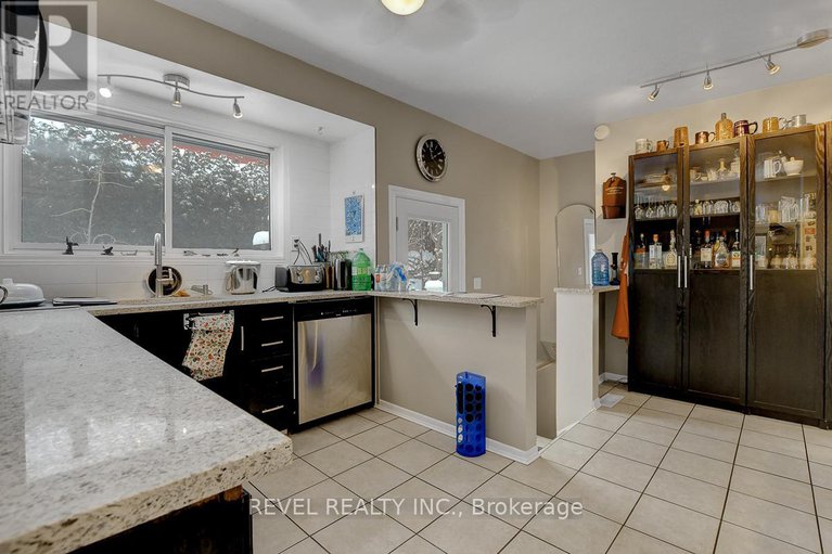 29181079/1752-kilborn-avenue/urbandale-acres/ottawa/ontario/K1H6N2_11