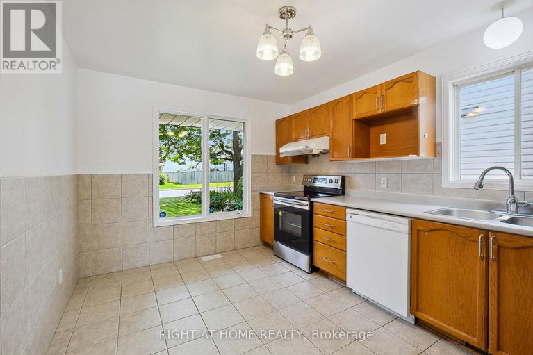 28485638/5119-lerner-way/beacon-hill-south/ottawa/ontario/K1J1B3_21