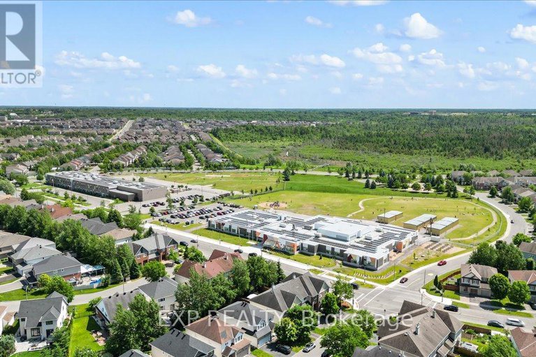 28513335/264-bradwell-way/blossom-parkkemp-parkfindlay-creek/ottawa/ontario/K1T4J2_44