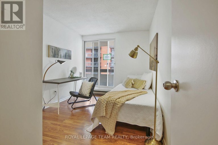 28399342/701-141-somerset-street-w/ottawa-centregolden-triangle/ottawa/ontario/K2P2H1_31