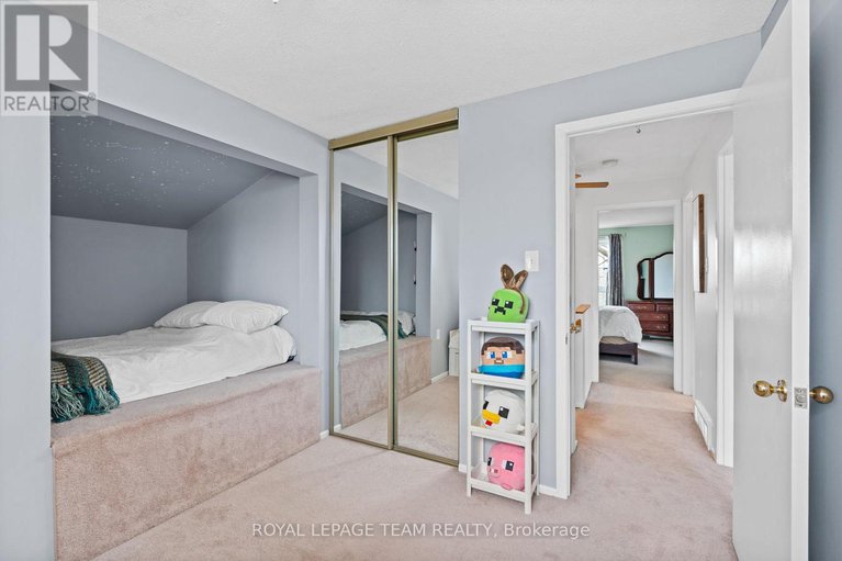 29124358/92-burnetts-grove-circle/pheasant-run/ottawa/ontario/K2J1N7_32