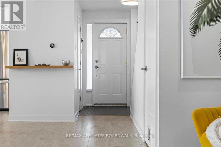 28416743/423-viewmount-drive/borden-farmstewart-farmcarleton-heightsparkwood-hills/ottawa/ontario/K2E7P1_8