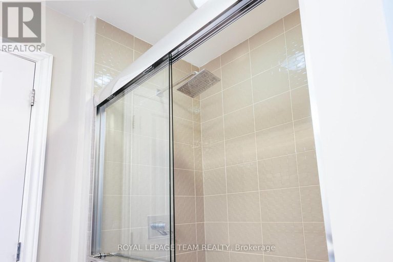 28163521/12-knockaderry-crescent/half-moon-bay/ottawa/ontario/K2C3H2_32