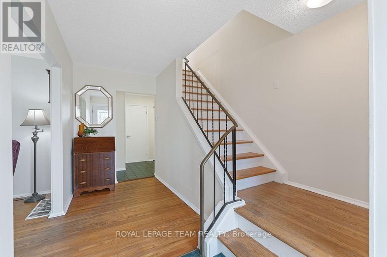 29581119/123-abbeyhill-drive/glencairnhazeldean/ottawa/ontario/K2L1H4_20