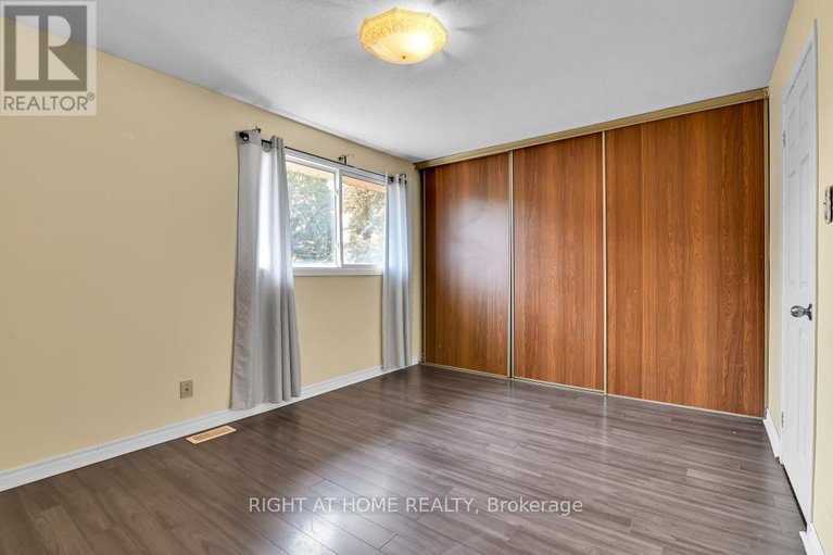 28826395/1441-perez-crescent/carson-grove/ottawa/ontario/K1J8V3_13