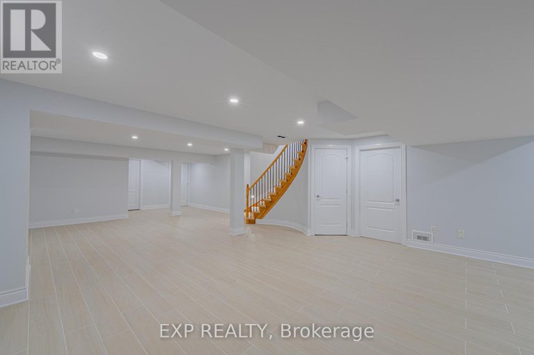 29038372/15-wellsmere-court/rideau-heightsrideau-river/ottawa/ontario/K2E8C2_45