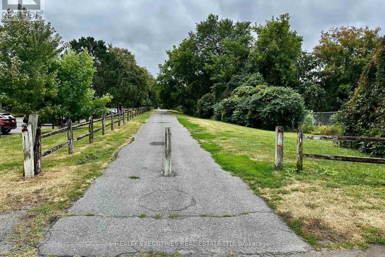 28795626/408-214-viewmount-drive/borden-farmstewart-farmcarleton-heightsparkwood-hills/ottawa/ontario/K2E7X3_20