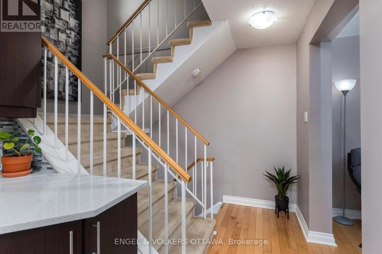 29618485/31-castlegreen-private/hunt-club-parkgreenboro/ottawa/ontario/K1T3N4_14