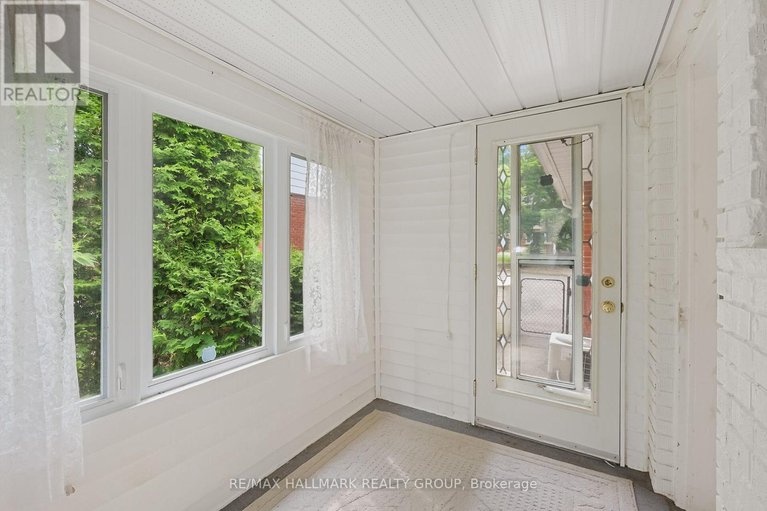 28492513/151-fanshaw-avenue/applewood-acres/ottawa/ontario/K1H6C8_14