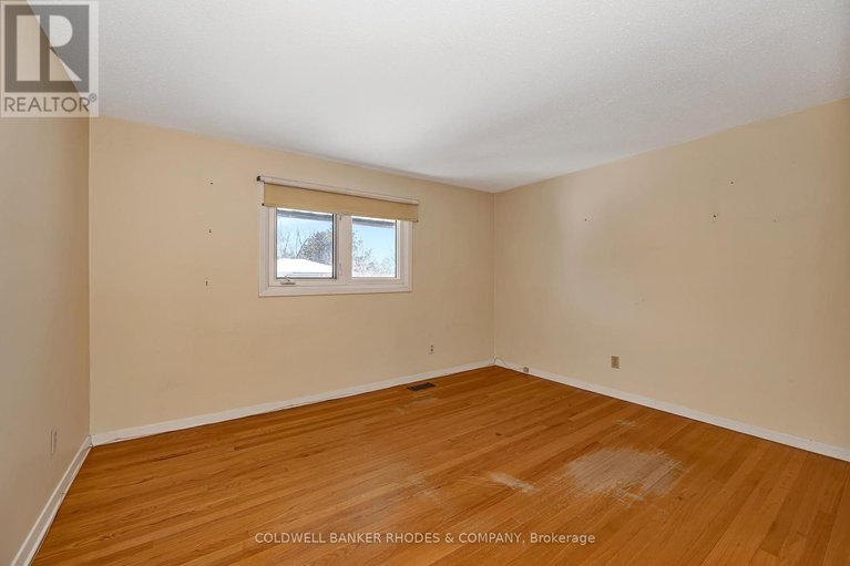 29496018/22-dayton-crescent/leslie-park/ottawa/ontario/K2H7N9_17