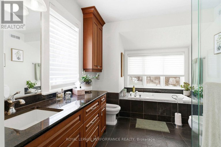 29401324/18537-stonehouse-point-road/south-glengarry-charlottenburgh-twp/south-glengarry/ontario/K6H5R5_25