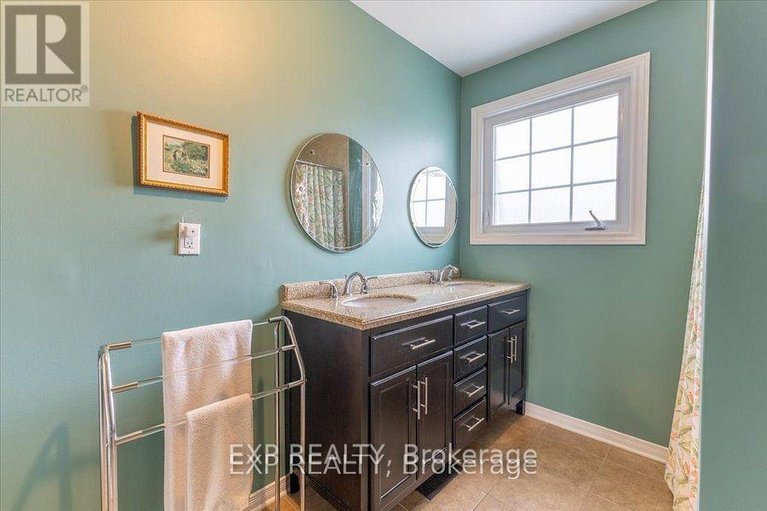 29464156/422-kintyre-private/carleton-square/ottawa/ontario/K2C3M7_23