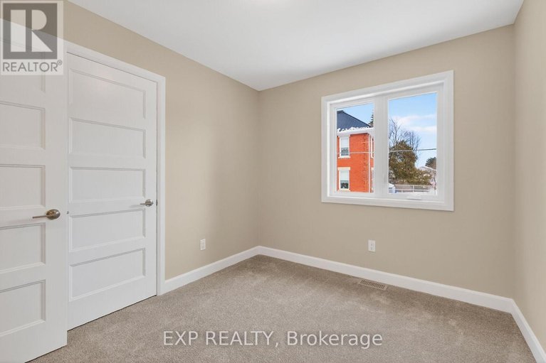 29612429/53-craig-street/village-of-russell/russell/ontario/K4R1A6_18