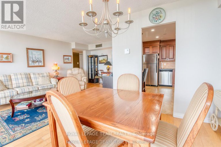 29082658/2006-1195-richmond-road/woodroffe/ottawa/ontario/K2B8E4_17