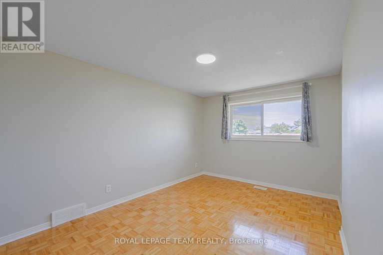 28613595/28-huntview-private/hunt-clubwestern-community/ottawa/ontario/K1V0M5_37