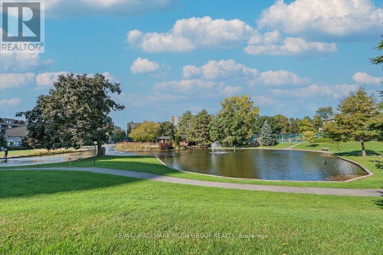 28592354/411-270-brittany-drive/viscount-alexander-park/ottawa/ontario/K1K4M3_17