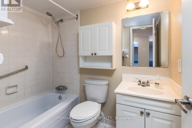 29255405/709-2400-virginia-drive/urbandale-acres/ottawa/ontario/K1H8L3_15