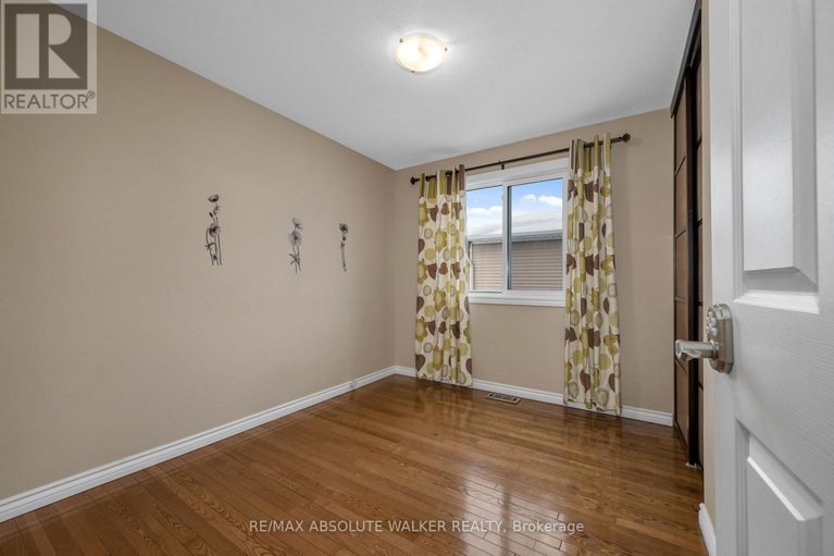 29318245/1849-montereau-avenue/chapel-hill/ottawa/ontario/K1C5X5_29