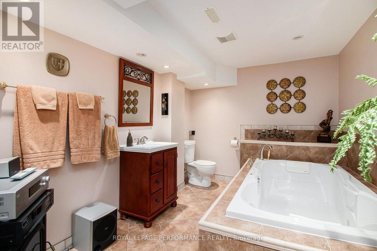 28927668/170-midsummer-terrace/queenswood-heights-south/ottawa/ontario/K1E3V6_21