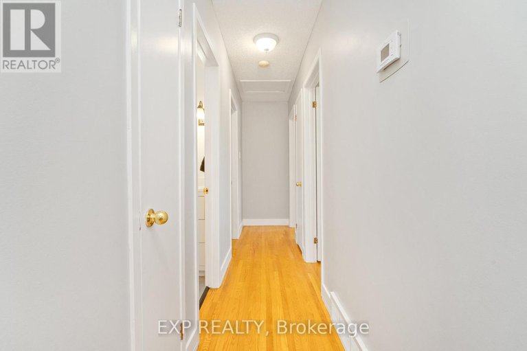 28303908/322-galloway-drive/bilberry-creekqueenswood-heights/ottawa/ontario/K1E1W3_10