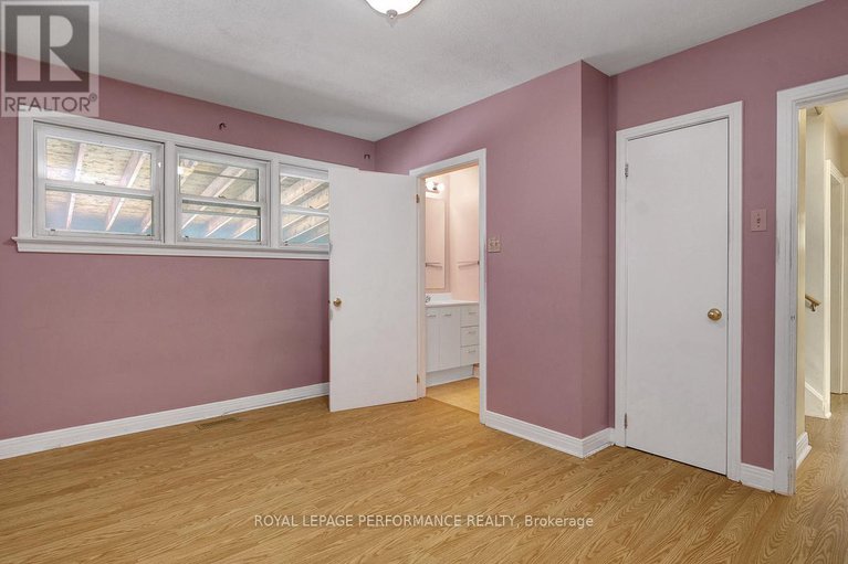 29403056/540-alesther-street/overbrookcastle-heights/ottawa/ontario/K1K1J3_21