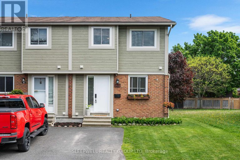 82 - 28 Barrow Crescent
