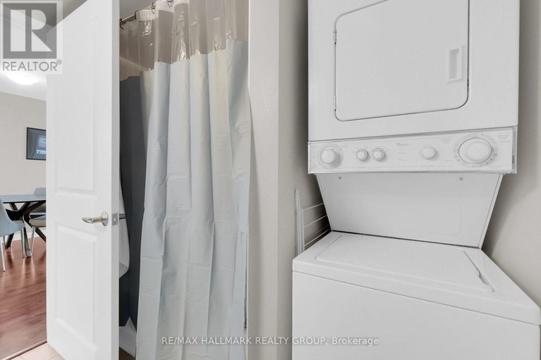 28879003/209-138-somerset-street-w/ottawa-centregolden-triangle/ottawa/ontario/K2P0A3_28