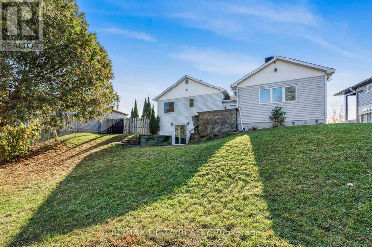 29050096/870-chapman-street/town-of-rockland/clarence-rockland/ontario/K4K1E6_3