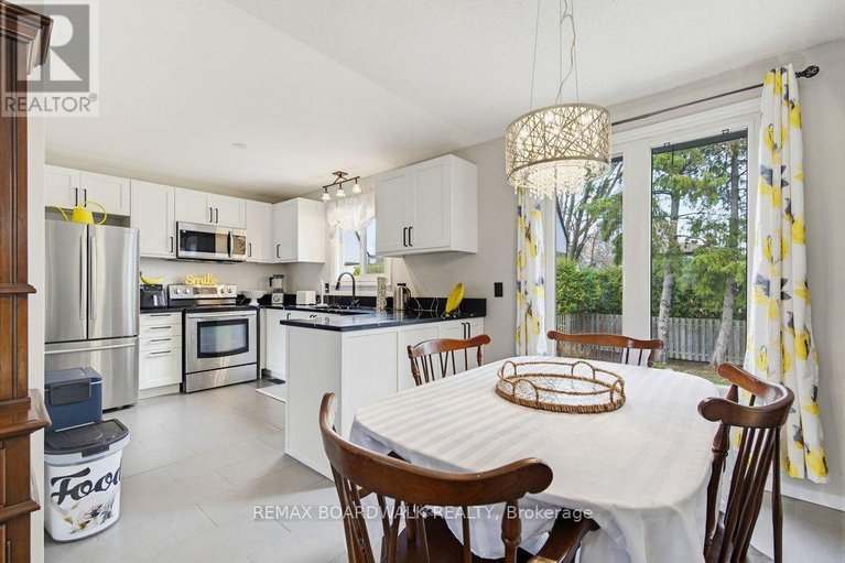 29646325/1703-fieldstone-crescent/convent-glen-south/ottawa/ontario/K1C1R6_12