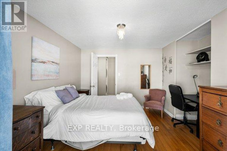 29266483/2389-ogilvie-road-e/beacon-hill-north/ottawa/ontario/K1J7N4_20