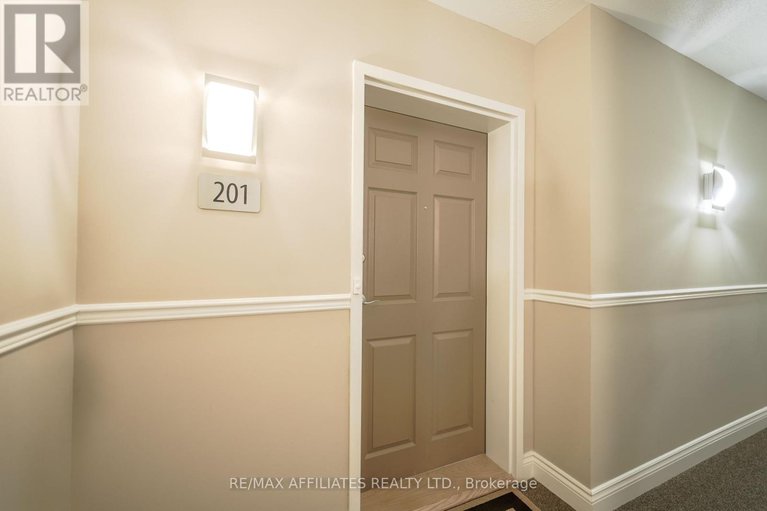28493812/201-220-janka-private/emerald-meadowstrailwest/ottawa/ontario/K2V0E6_5
