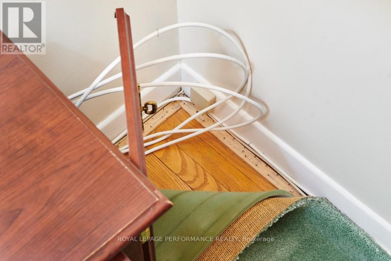 29450823/9-kilmory-crescent/borden-farmstewart-farmcarleton-heightsparkwood-hills/ottawa/ontario/K2E6M9_34