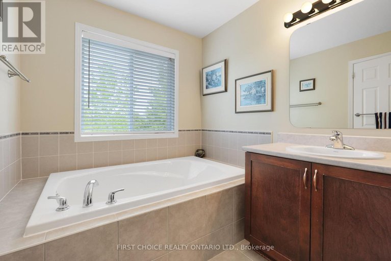 28420949/196-trail-side-circle/springridgeeast-village/ottawa/ontario/K4A5B4_18