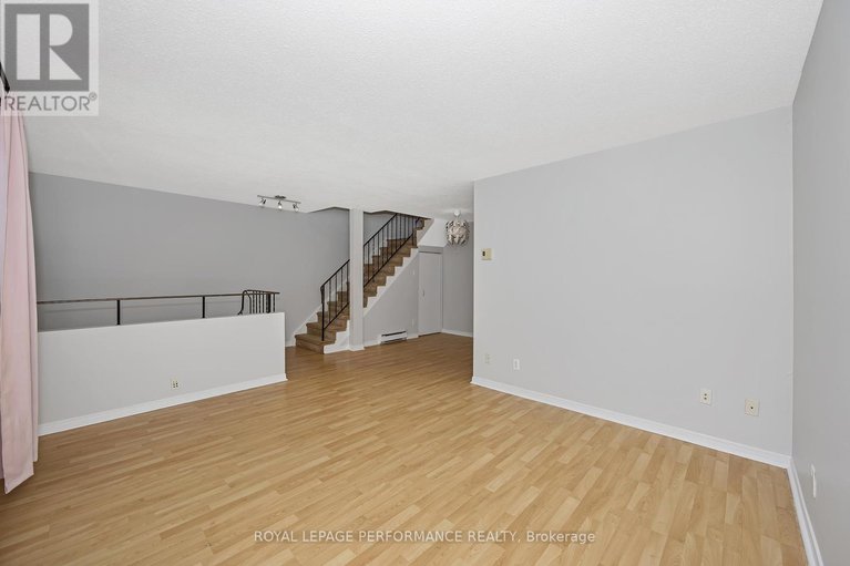 28997579/84-1317-marigold-crescent/pineview/ottawa/ontario/K1B5E7_8