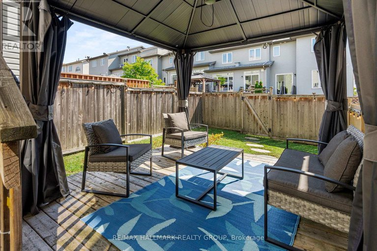 28834905/379-rolling-meadow-crescent/mer-bleuebradley-estatesanderson-park/ottawa/ontario/K1W0A9_33