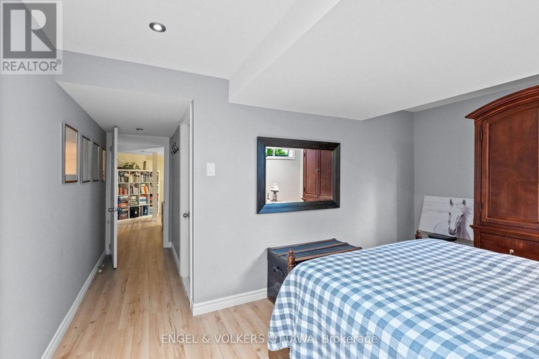 28604093/935-fieldown-street/cumberland-ridge/ottawa/ontario/K4C1B9_30
