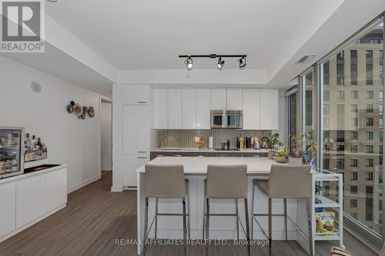 28545690/1807-111-champagne-avenue-s/west-centre-town/ottawa/ontario/K1S5V3_6