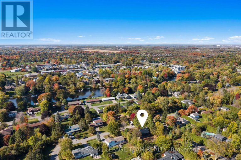 28989052/5575-south-sunset-drive/manotick-long-island-nicholls-island/ottawa/ontario/K4M1J4_49