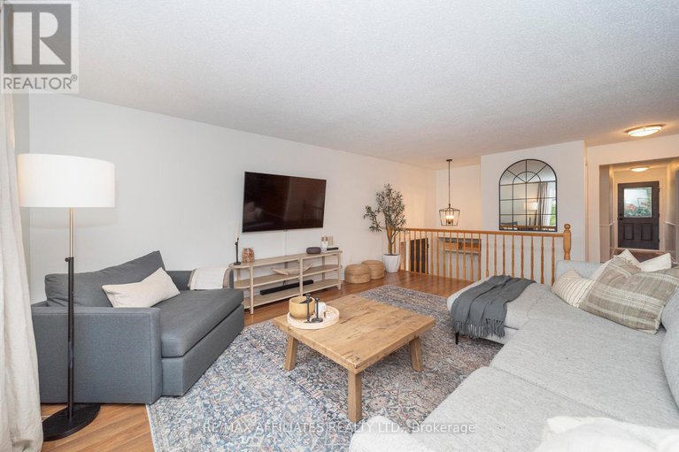 28104929/7055-shadow-ridge-drive/greely/ottawa/ontario/K4P1B8_9