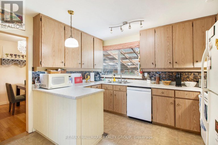 28476380/1036-gill-avenue/elmvale-acresurbandale/ottawa/ontario/K1G2R3_9