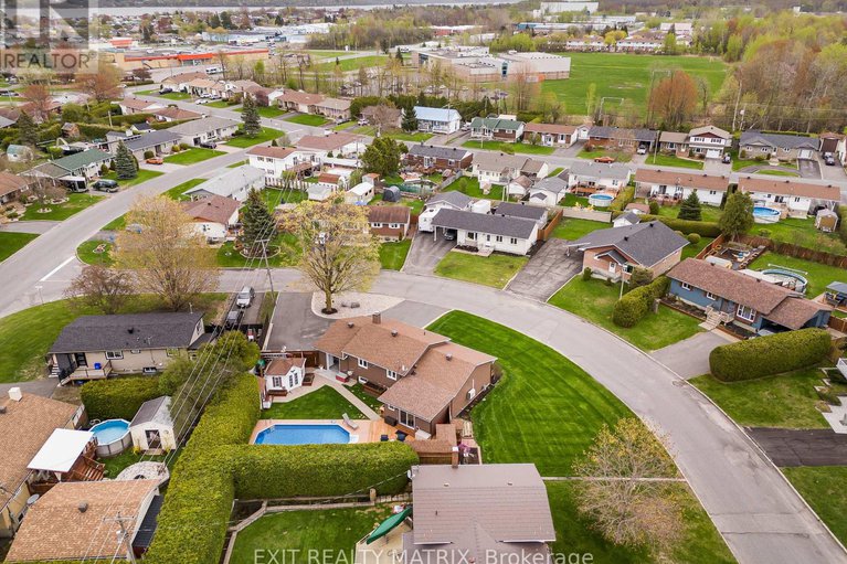 28299942/510-parisien-street/hawkesbury/hawkesbury/ontario/K6A3B6_36