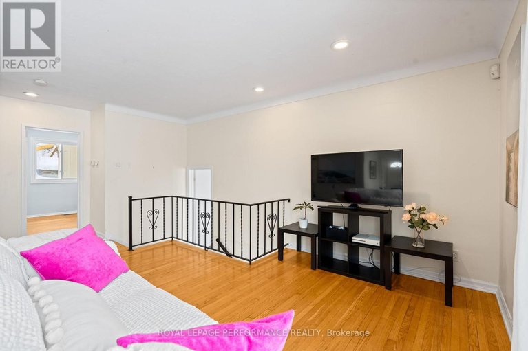 29452601/1430-edgecliffe-avenue/carlington/ottawa/ontario/K1Z8G1_8